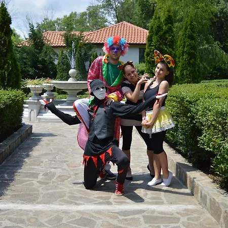 Complex Arkutino Family