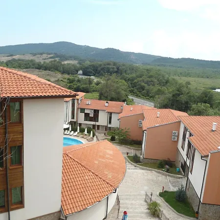 Üdülőközpont Arkutino Family 4*